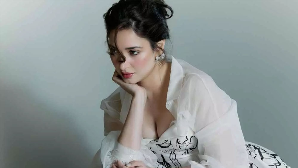 तमन्ना का आइटम नंबर ‘आज की रात’ हुआ वायरल, 100 करोड़ यूट्यूब व्यूज के साथ रिकॉर्ड, आभार व्यक्त किया