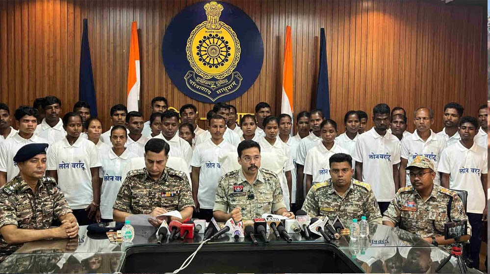 दंतेवाड़ा में पुनर्वासितों के लिए बड़ी पहल, लाइवलीहुड कॉलेज में कौशल प्रशिक्षण और किट वितरण