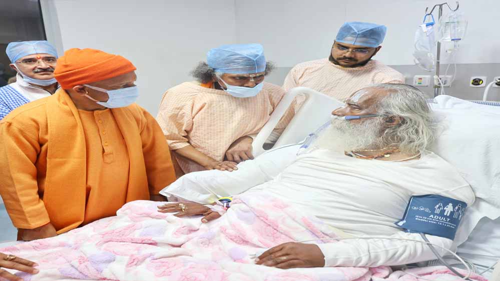 महंत नृत्य गोपाल दास महाराज के हालचाल जानने पहुंचे मुख्यमंत्री योगी आदित्यनाथ