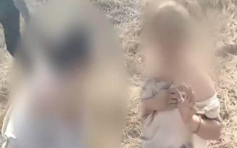 तमनार हिंसा: महिला आरक्षक को अर्धनग्न कर घसीटा, भीड़ ने दौड़ाया, वीडियो में रोते हुए बोली- भाई छोड़ दो