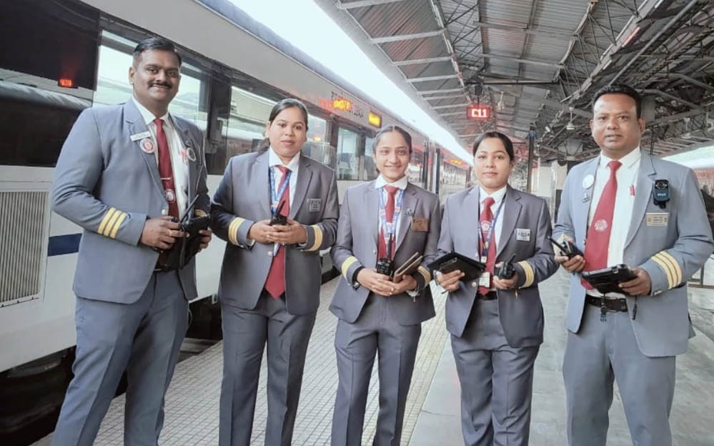 वंदे भारत एक्सप्रेस में महिला टीटीई को दी गई टिकट जांच की जिम्मेदारी, बिलासपुर रेल मंडल की नई व्यवस्था