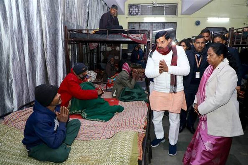 ठंड में राहत की पहल: मुख्यमंत्री डॉ. यादव ने यादगार-ए-शाहजहांनी पार्क के रैन बसेरे का लिया जायजा