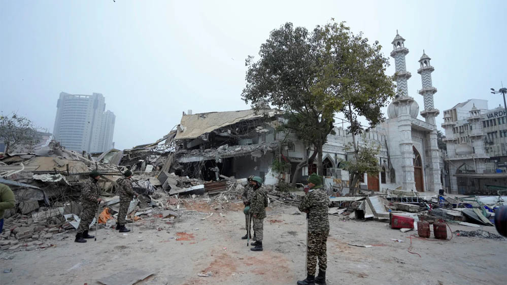 दिल्ली में मस्जिद के पास हिंसा: 30 पत्थरबाजों को चिन्हित, 450 से अधिक वीडियो की जांच