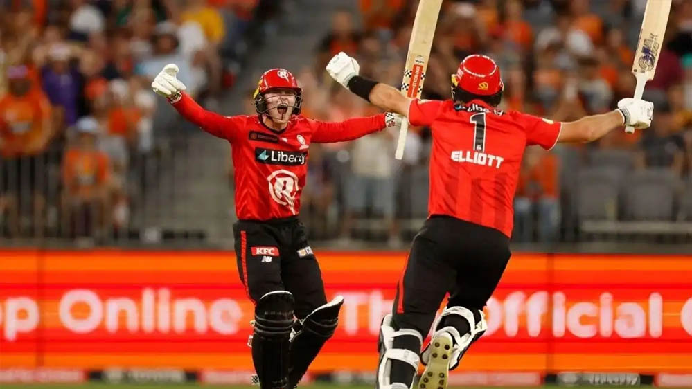 BBL में आखिरी गेंद पर छक्का, 19 वर्षीय खिलाड़ी ने मेलबर्न रेनेगेड्स को दिलाई पर्थ स्कॉर्चर्स पर 4 विकेट से जीत