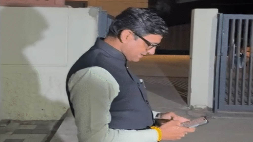 इंदौर महापौर के खिलाफ संघ का एक्शन, दूषित पानी की त्रासदी पर कलेक्टर के साथ हुई बैठक