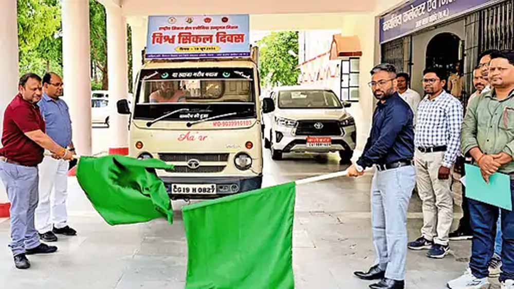 कांकेर कलेक्टर ने स्वास्थ्य सुविधाएं बेहतर बनाने रवाना की मोबाइल मेडिकल यूनिट