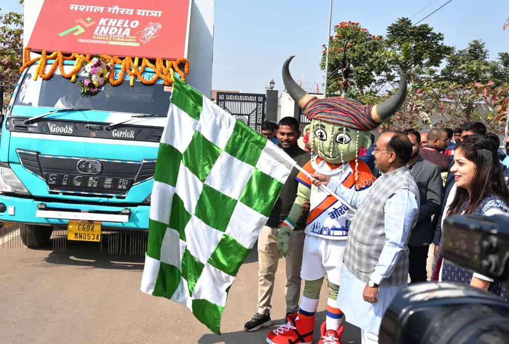 उप मुख्यमंत्री अरुण साव ने खेलो इंडिया नेशनल ट्राइबल गेम्स की मशाल गौरव यात्रा को दिखाई हरी झंडी