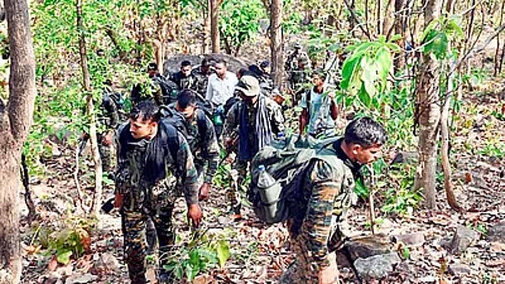 बीजापुर में पुलिस से बरदस्त मुठभेड़ में 2 नक्सली ढेर