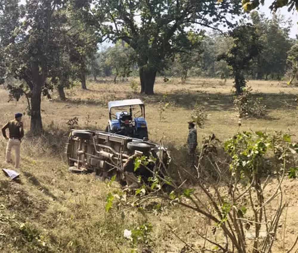 कांकेर में टैक्सी नाले में गिरने से दो लोगों की मौत