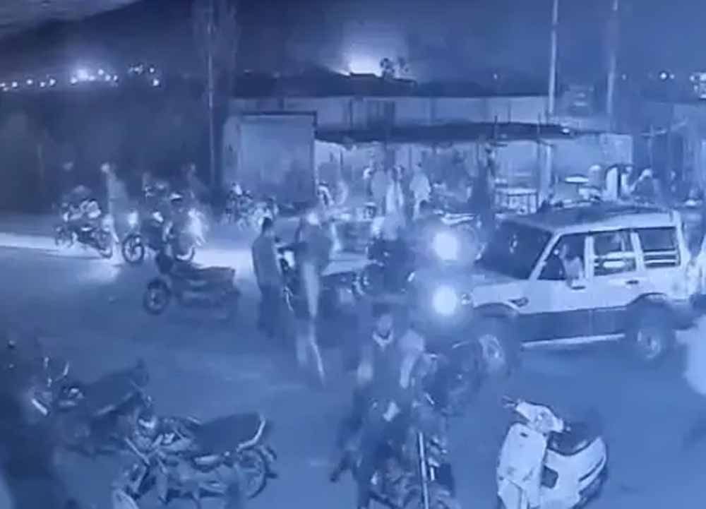 स्कॉर्पियो में आए बदमाशों ने शराब दुकान के कर्मचारी को किया किडनैप