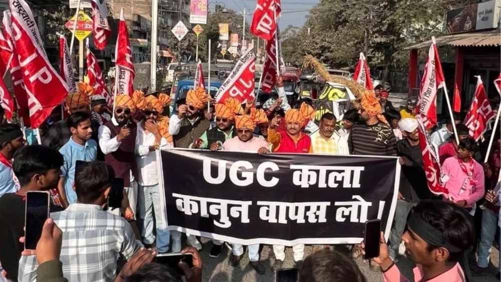 नए कानून को वापस लेने UGC मुख्यालय पर छात्रों का भारी प्रदर्शन