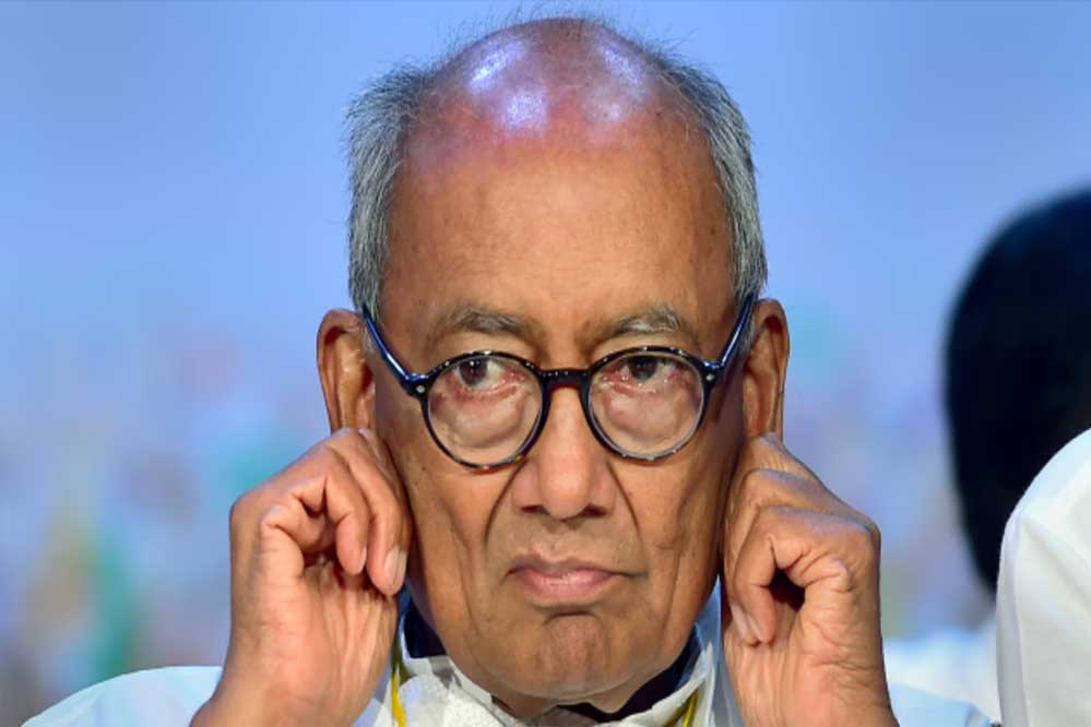 कांग्रेस नेता दिग्विजय सिंह की सोशल मीडिया पोस्ट से मचा घमासान, ग्वालियर-चंबल में क्यों पसरी है खामोशी?