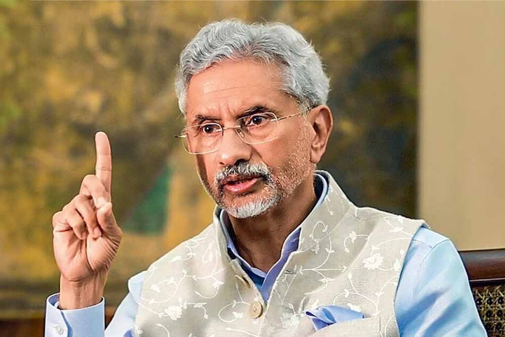 कुछ बड़ा होने की आशंका: भारत ने बांग्लादेश से अपने राजनयिकों के परिवारों को सुरक्षित वापस लाया