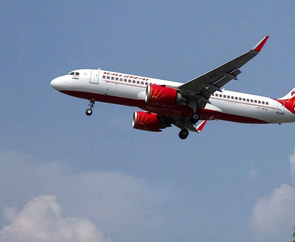 एयरपोर्ट पर अफरा-तफरी: दिल्ली से जा रही फ्लाइट के APU में आग, दूसरी विमान का इंजन भी क्षतिग्रस्त