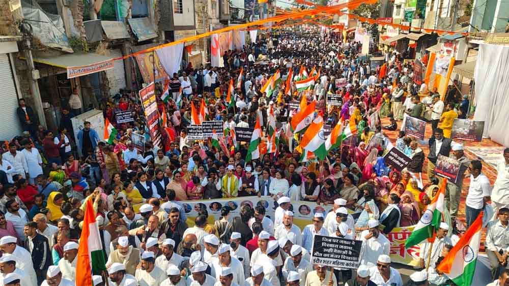 इंदौर में भागीरथपुरा कांड को लेकर कांग्रेस का शक्ति प्रदर्शन, दिग्विजय सिंह बोले– हो न्यायिक जांच