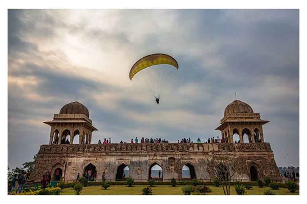 रोमांच का महाकुंभ इंदौर में — 31 जनवरी से उड़ान भरेगा टैंडम पैराग्लाइडिंग फेस्ट