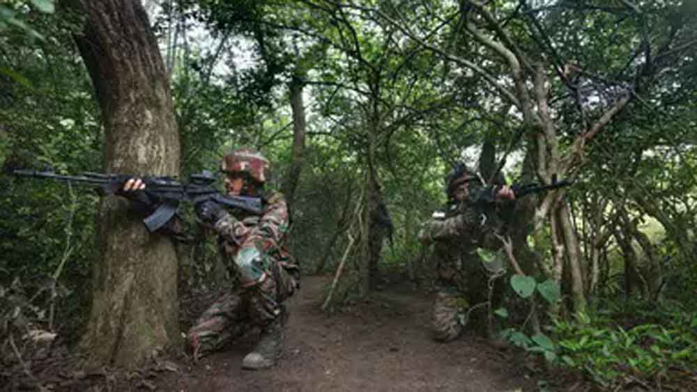 जम्मू-कश्मीर में आतंकी हमला जारी, मुठभेड़ में कमांडो की शहादत, कल 8 सुरक्षाकर्मी घायल