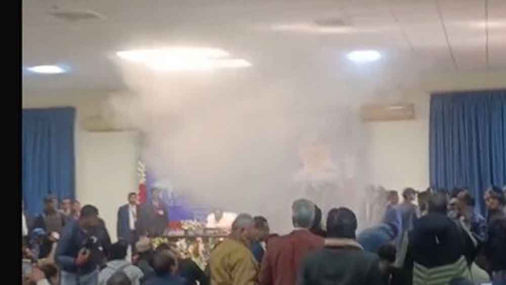 पीसी के दौरान शॉर्ट सर्किट, मची अफरातफरी; मायावती को तुरंत सुरक्षा में निकाला गया बाहर