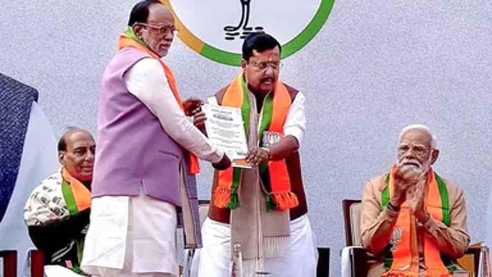 ताजपोशी मंच से PM मोदी का संदेश: नितिन नवीन के साथ राजनाथ सिंह और गडकरी को क्यों किया याद