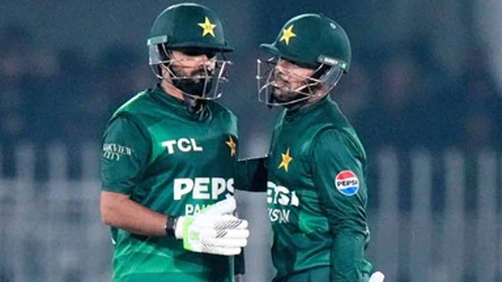 पाकिस्तान स्क्वॉड का ऐलान, बाबर आजम पर तरस खा रहे फैंस! वर्ल्ड कप से स्टार तेज गेंदबाज ड्रॉप