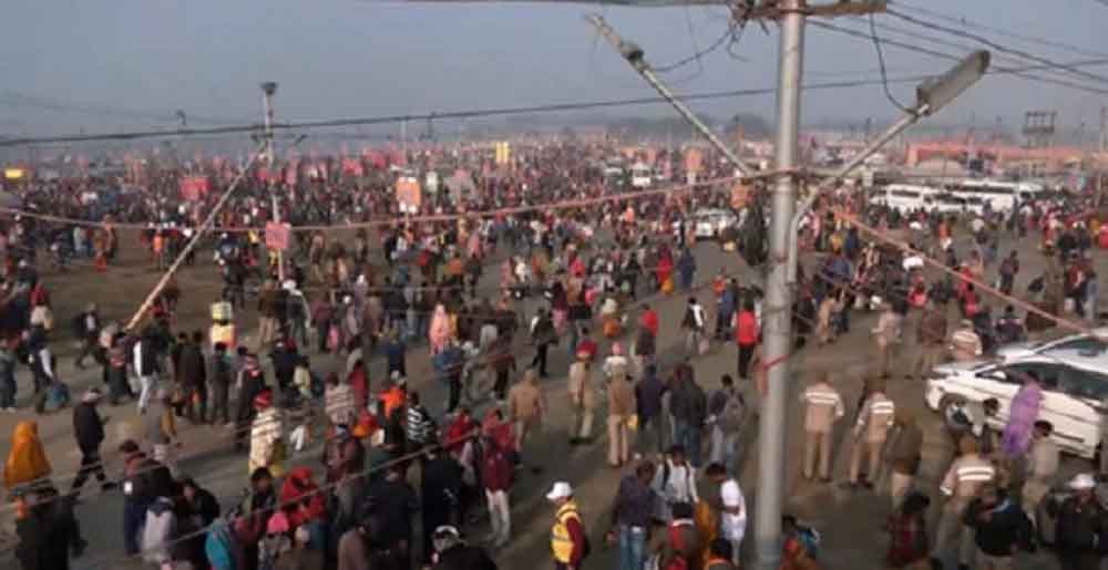 सर्द हवाओं के बीच भी आस्था अडिग, माघ मेला में संगम स्नान को उमड़े लाखों श्रद्धालु