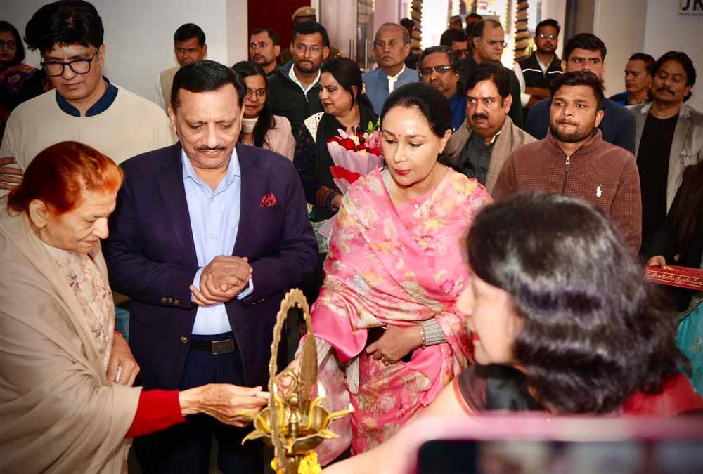 जलरंगों में साकार होती संवेदनाएं कल्पना से परे- दिया कुमारी