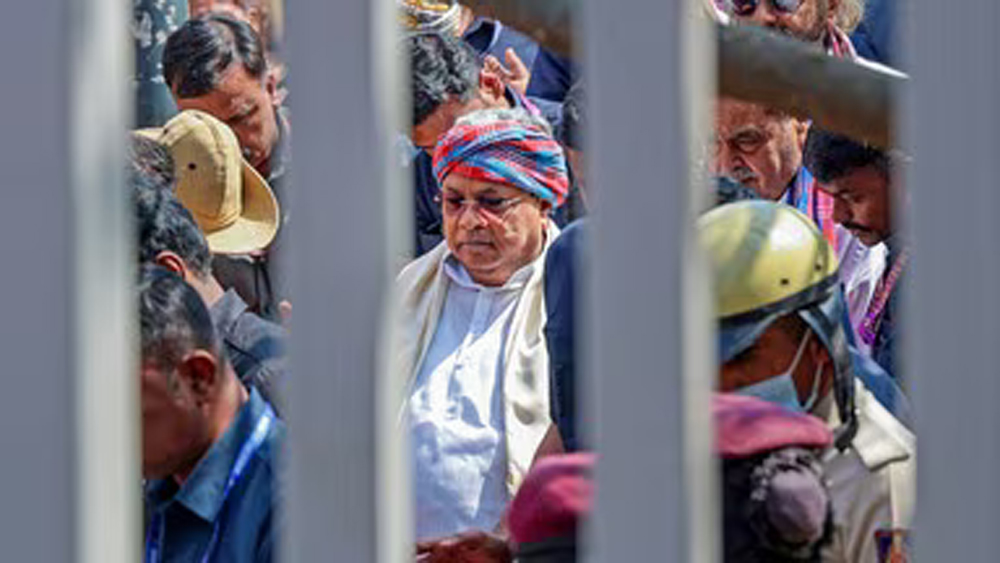 सियासी संकट गहरा, CM सिद्धारमैया ने राज्यपाल को केंद्र के खिलाफ सुनाई आपत्ति