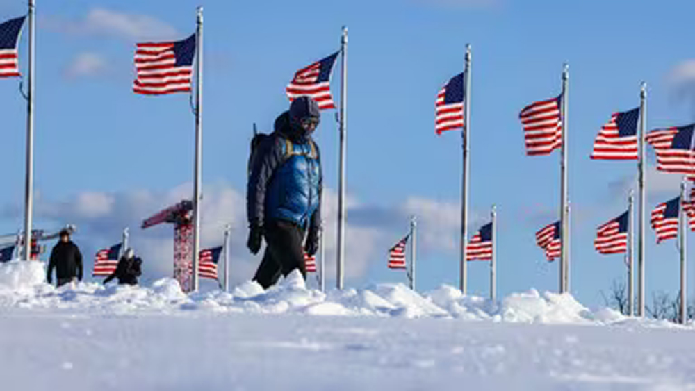 अमेरिका में बर्फीला प्रलय! आइसक्वेक के बाद ट्रैवल सिस्टम ठप, हजारों उड़ानें कैंसिल, 30 लोगों ने गंवाई जान